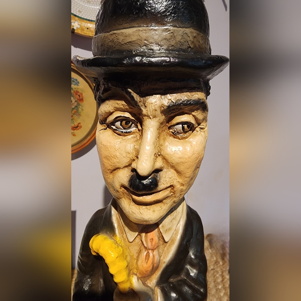 Charlie Chaplin Statue - Picture 2 of 6